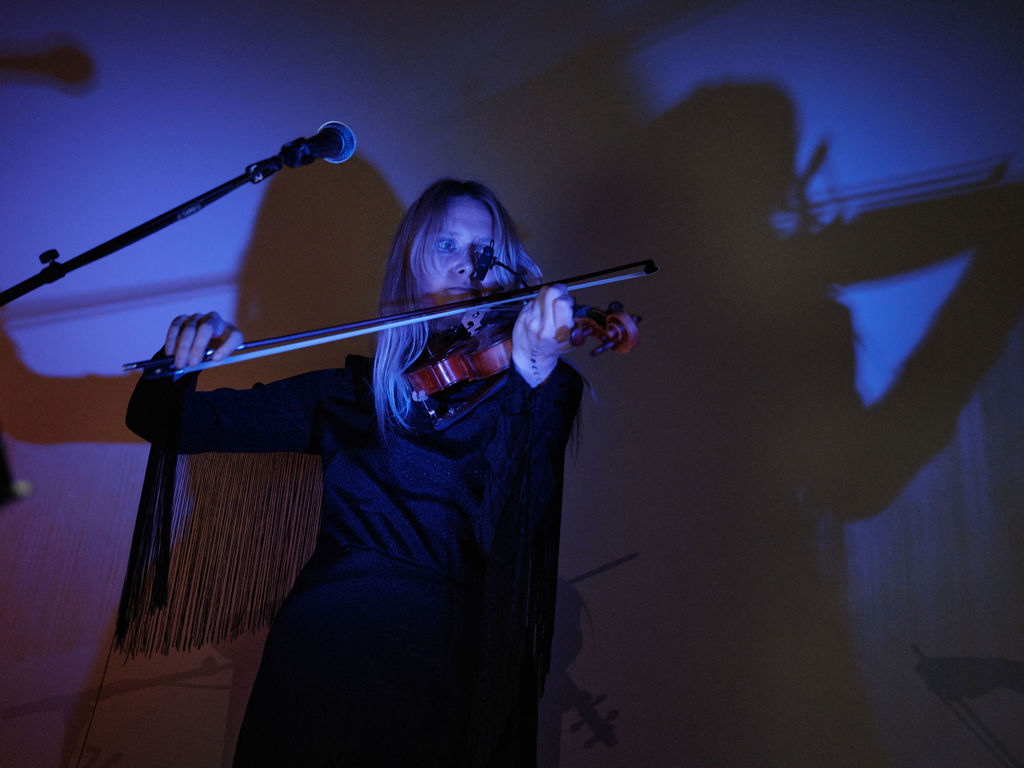 Violinist optræder under EKKO PARK